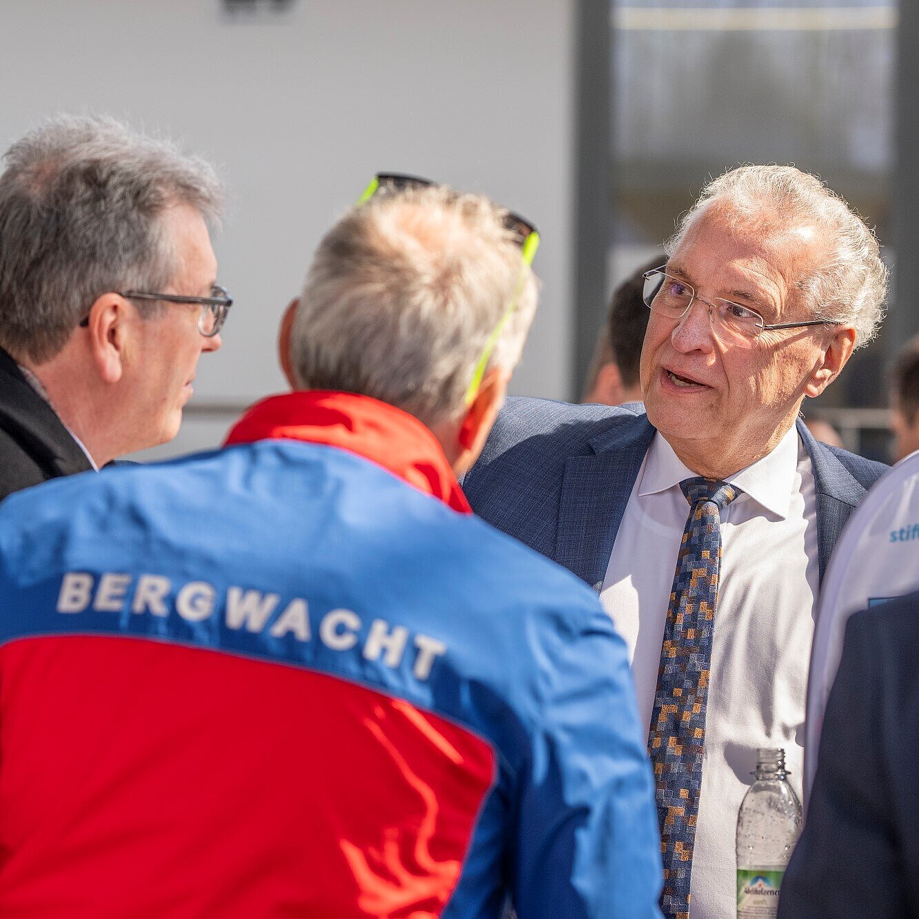 Herrmann im Gespräch mit Bergwacht