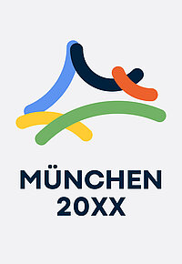 Logo mit fünf überlappenden, gebogenen Bändern (hellblau, dunkelblau, orange, gelb, grün) über dem Schriftzug „MÜNCHEN 20XX“.