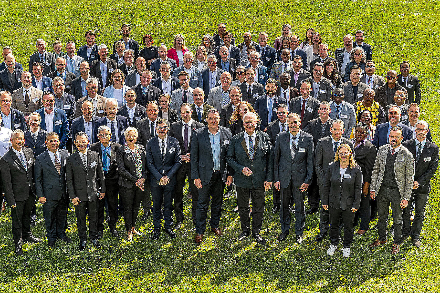 Gruppenfoto mit Innenminister Joachim Herrmann und Teilnehmern der Eröffnungsveranstaltung