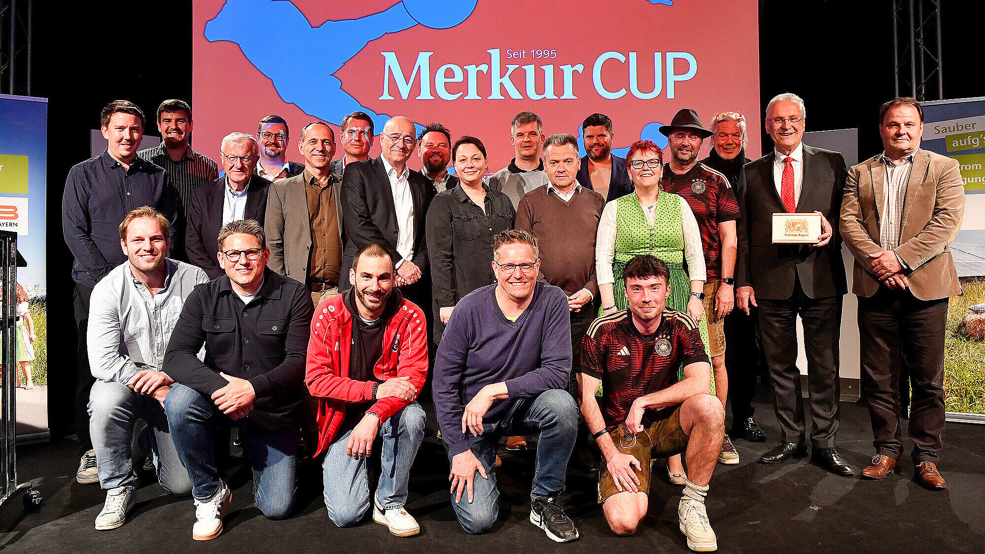 Innen- und Sportminister Herrmann bei der Verleihung des Nachhaltigkeitspreises für Teilnehmer des 30. Merkur-CUP 2024
