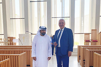 Innenminister Joachim Herrmann in der Kirche im abraheemitischen Zentrum in Dubai