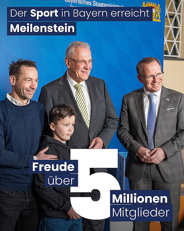 Innenminister Joachim Herrmann, Jörg Ammon (BLSV-Präsident), ein Vater und sein Sohn vor der Pressewand des Bayerischen Innenministeriums. Text über dem Bild: Der Sport in Bayern erreicht Meilenstein. Freude über 5 Millionen Mitglieder.