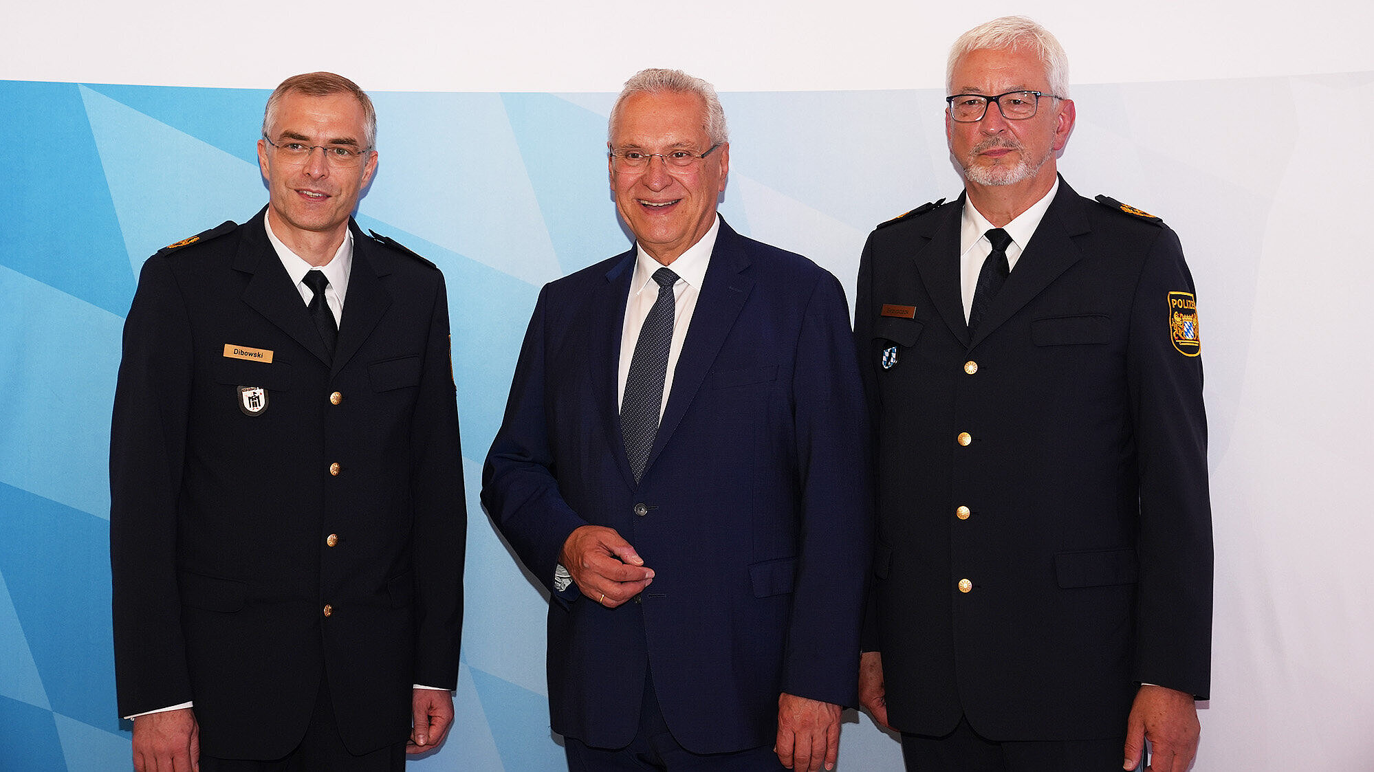 Auf dem Foto Miachel Dibowski, Innenminister Joachim Herrmann und Udo Skrzypczak