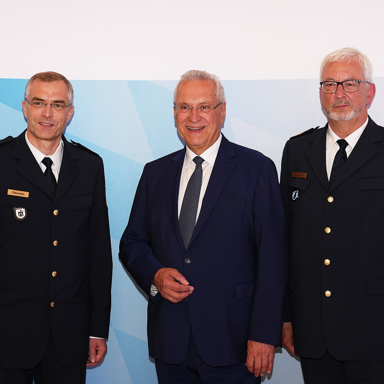 Auf dem Foto Miachel Dibowski, Innenminister Joachim Herrmann und Udo Skrzypczak