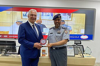 Innenminister Joachim Herrmann beim Besuch des Virtual Trainingscenter in Abu Dhabi