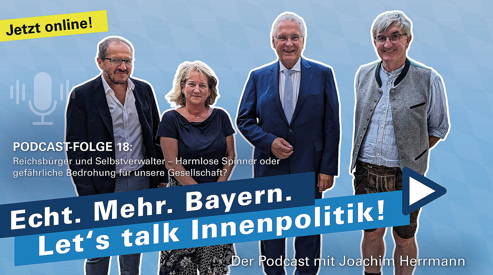 Auf dem Bild sind folgende Personen zu sehen: Kriminaloberrat Marco Di Blasio, Daniela Marckmann Leiterin der Bayerischen Informationsstelle gegen Extremismus (BIGE), Innenminister Joachim Herrmann und Michael Hobmaier, Erster Bürgermeister der Gemeinde Hörgertshausen. Im Hintergrund ist ein Rautenmuster abgebildet.