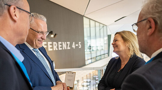 Bayerns Sportminister Joachim Herrmann mit Bundessportministerin Nancy Faeser