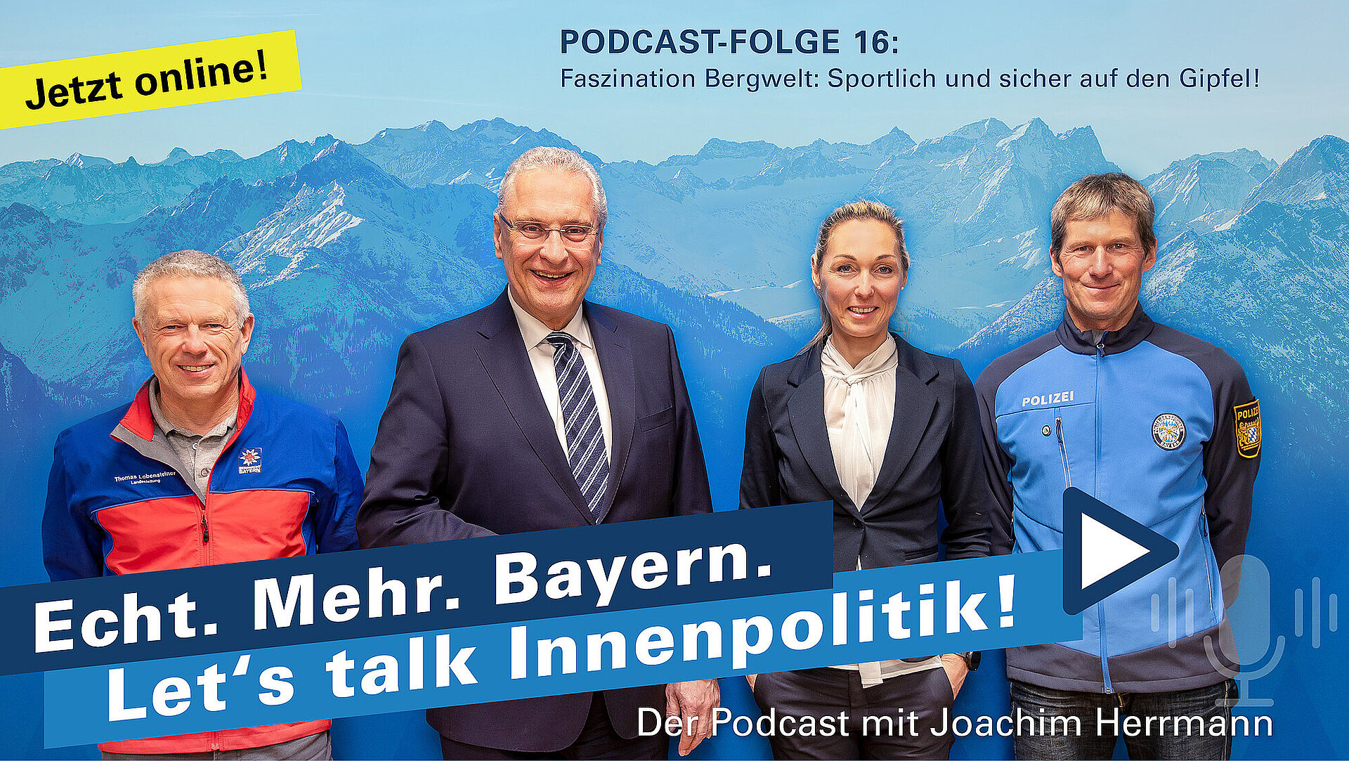 Auf dem Bild sind von links nach rechts folgender Personen zu sehen: Thomas Lobensteiner, Innenminister Joachim Herrmann, Eva Sperger und Helmut Weidel. Sie stehen vor einer Pressewand, auf der Berge abgebildet sind