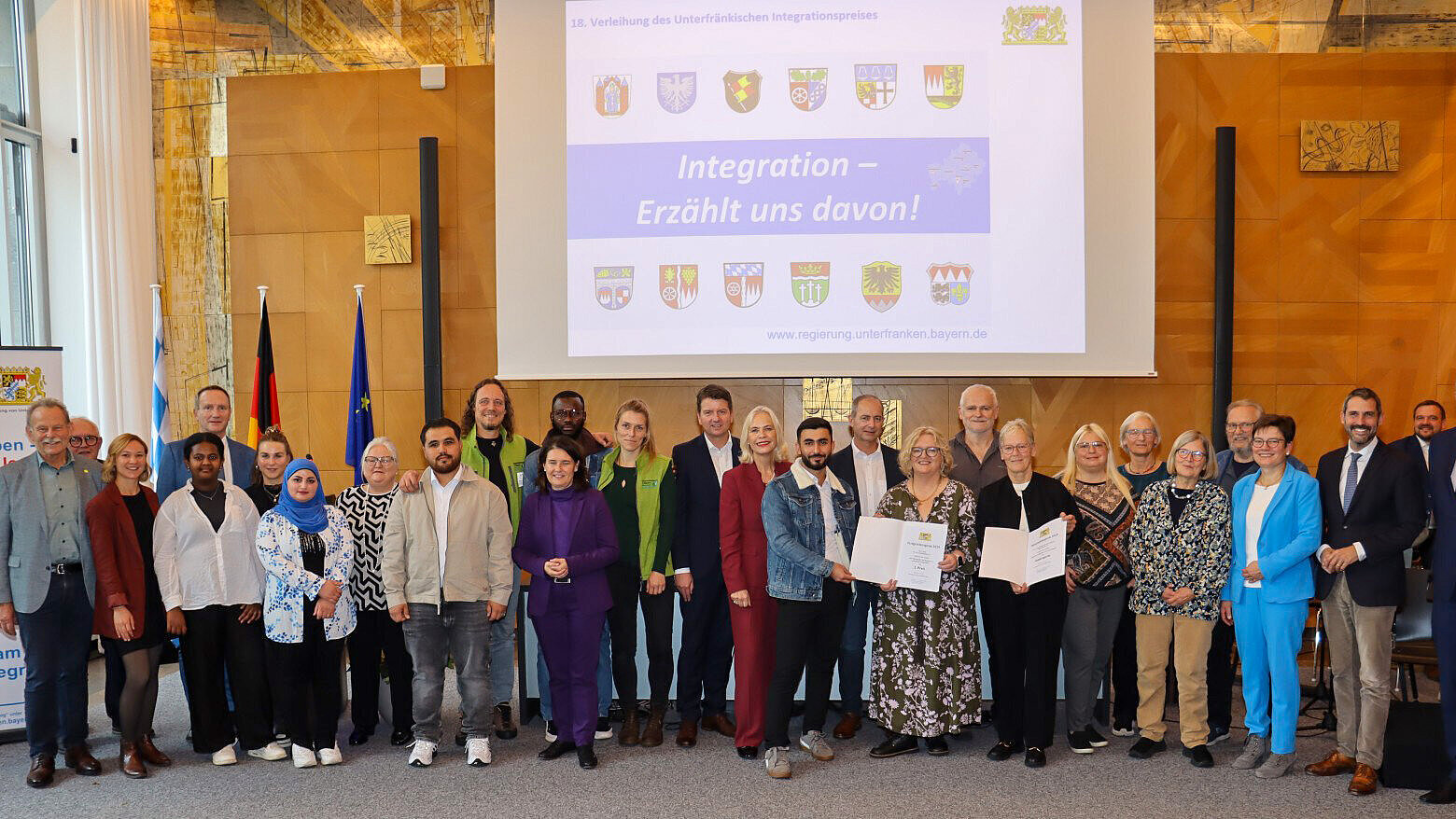 Gruppenfoto aller Preisträger der Verleihung Integrationspreis Unterfranken