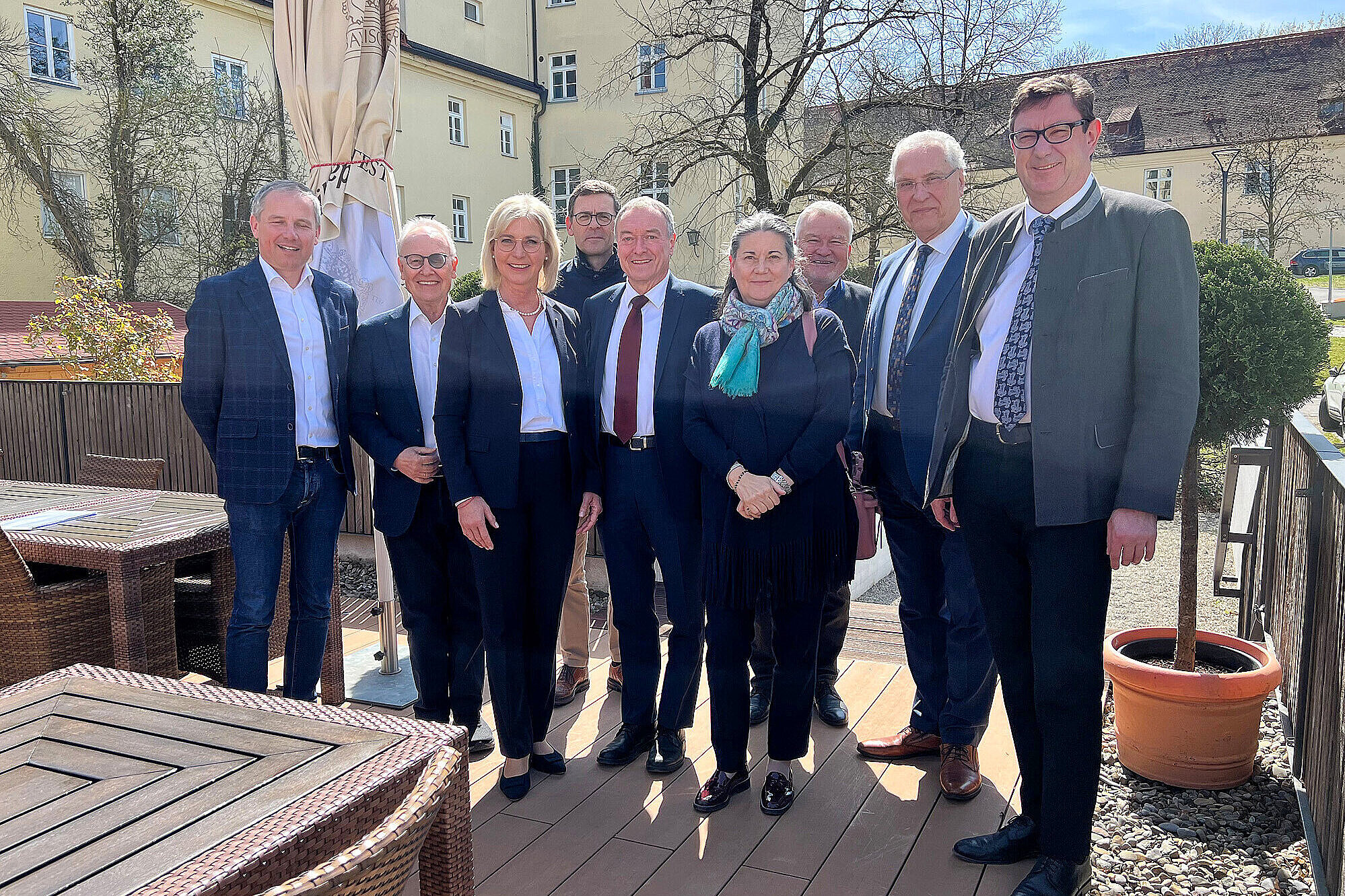 auf dem Bild:  Der Vorstand der Bayern-Südtirol-Gesellschaft anlässlich des Frühjahrs-Treff in Weihenstephan (v.l.) Peter Daldos, Werner Stuflesser, Ulrike Scharf, Peter Silbernagl, Walter Baumgartner, Monika Aondio, Josef Schrädler, Joachim Herrmann, Martin Bayerstorfer.
