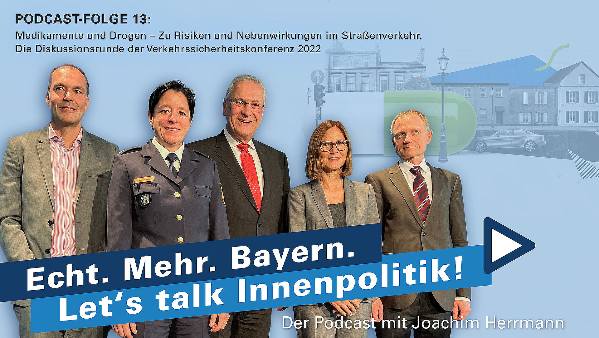 Auf dem Bild zu sehen sind: Prof. Dr. med. Benno Hartung, Prof. Dr. med. Oliver Pogarell, Prof. Dr. med. Claudia Sommer,  Polizeirätin Nicole Wilhelms und Innenminister Joachim Herrmann. Im Hintergrund ist eine Grafik zu sehen, auf der ein Auto auf einer Straße fährt, in Blau-, Grün- und Grautönen.