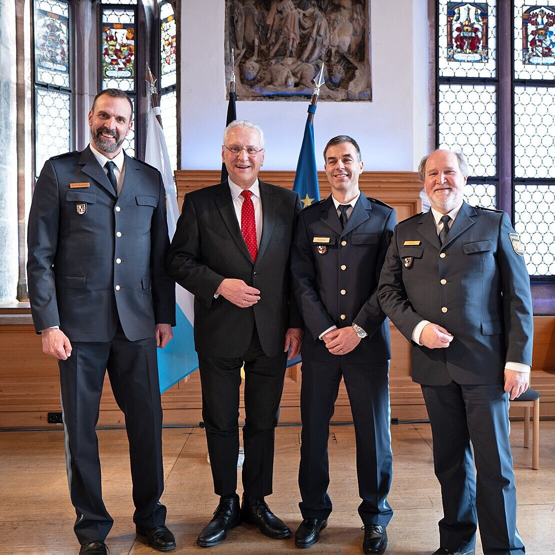 Auf dem Bild sind der neue Polizeivizepräsident Rothdauscher, Innenminister Joachim Herrmann, der neue Polizeipräsident Gernot Rochholz und der scheidende Polizeipräsident Adolf Blöchl zu sehen.