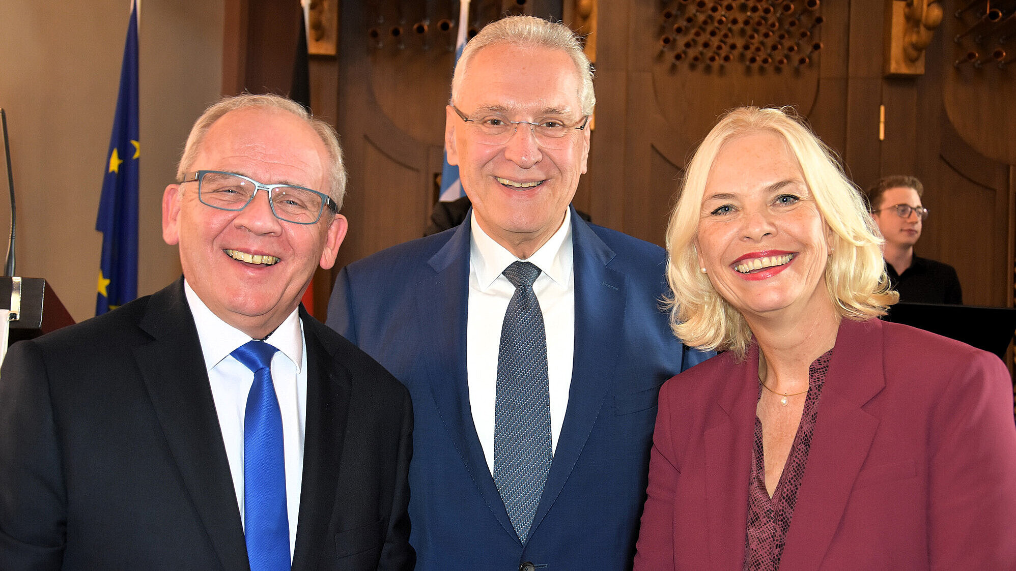 Bild mit Regierungspräsident a.D. Dr. Ehmann links im Bild - Mitte Bild Minister Joachim Herrmann, rechts im Bild Dr. Susanne Weizendörfer