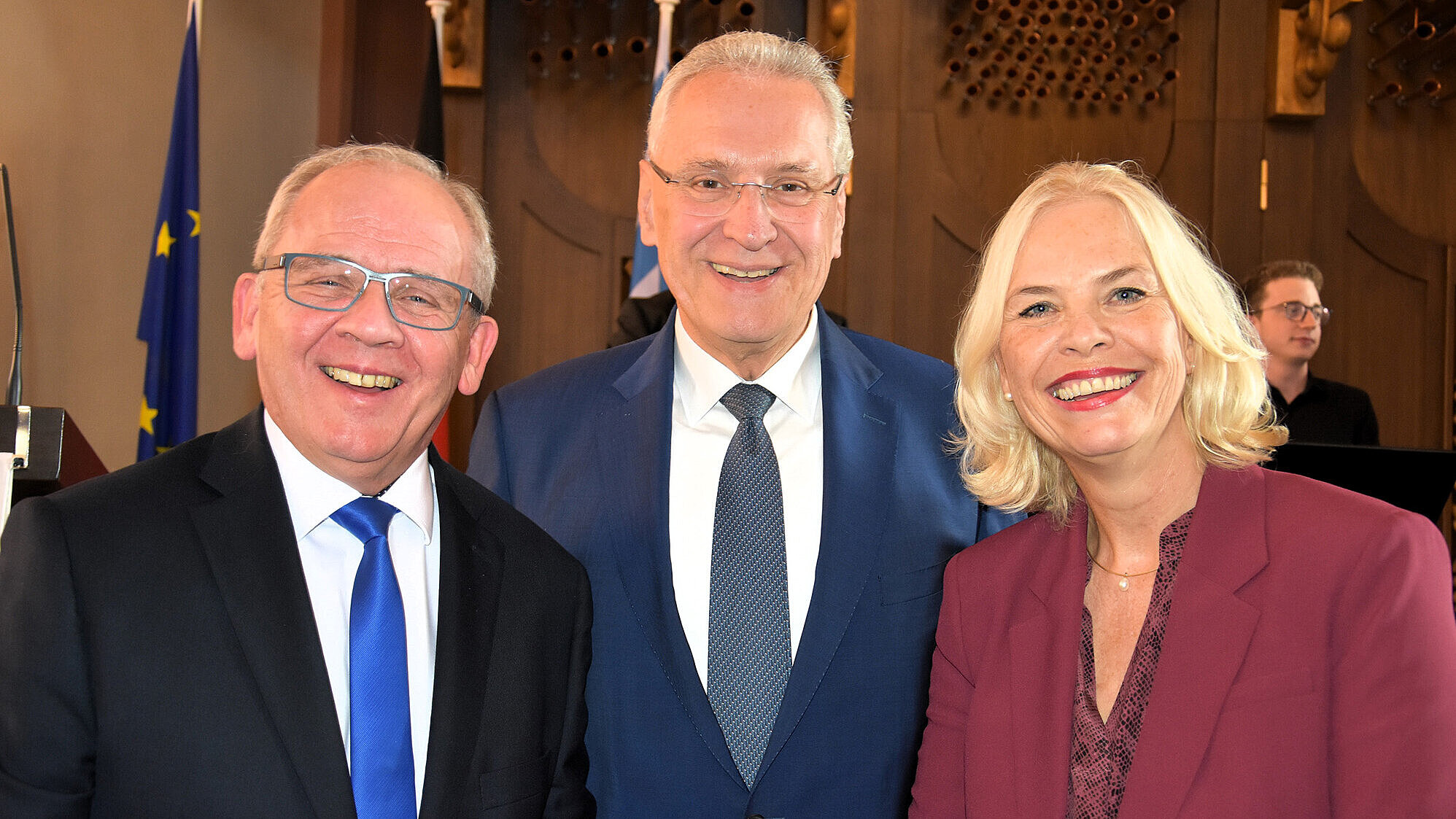 Bild mit Regierungspräsident a.D. Dr. Ehmann links im Bild - Mitte Bild Minister Joachim Herrmann, rechts im Bild Dr. Susanne Weizendörfer