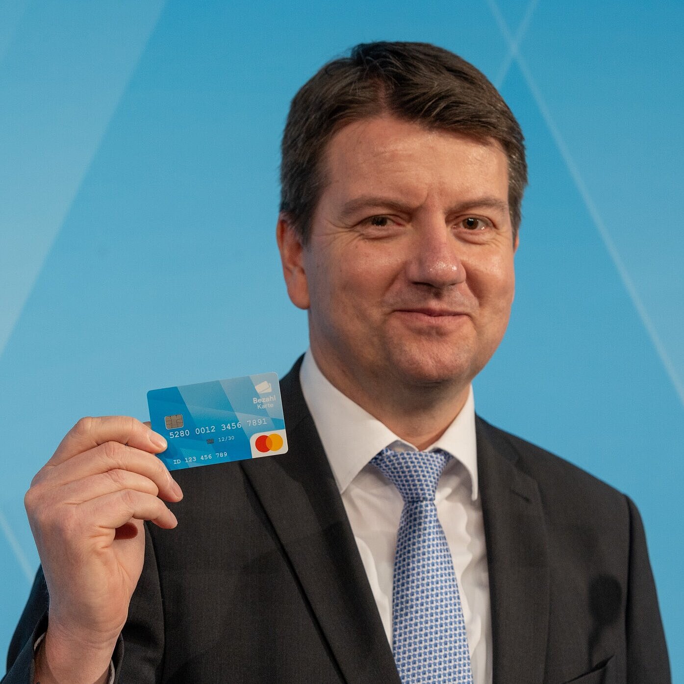 Kirchner hält Bezahlkarte