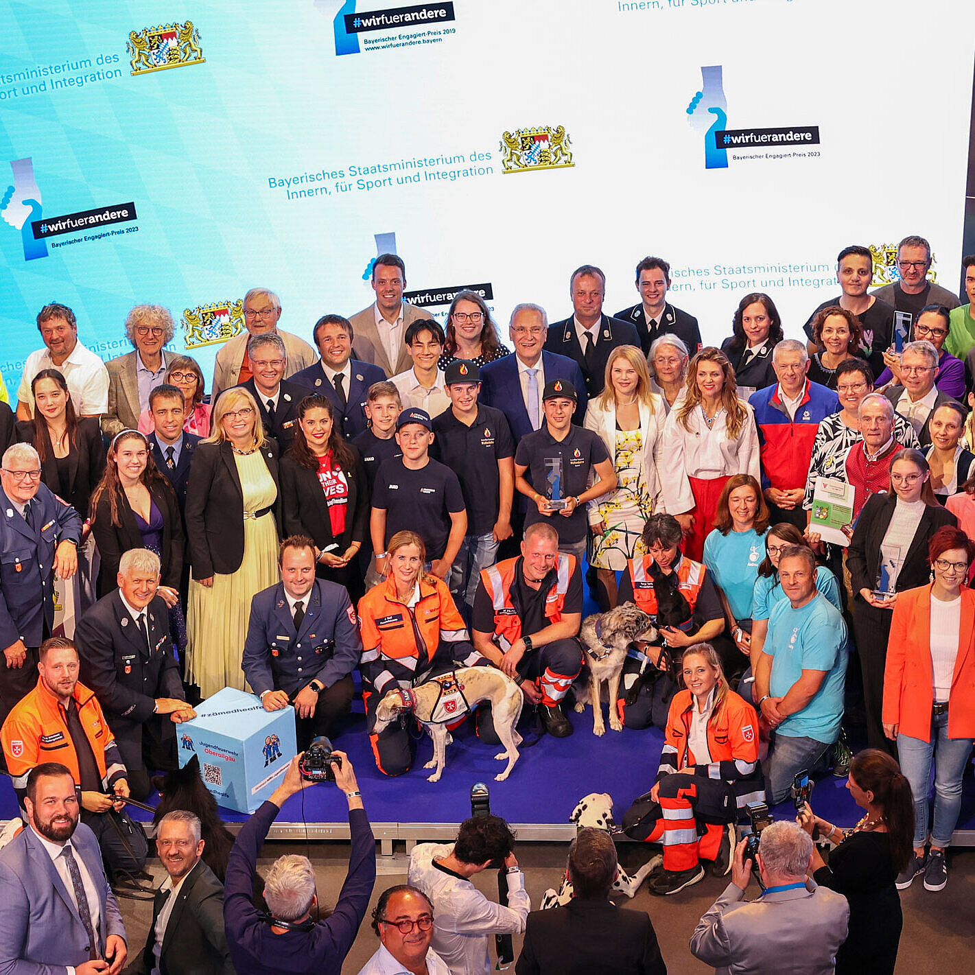 Gruppenfoto mit Innenminister Herrmann und Geehrten