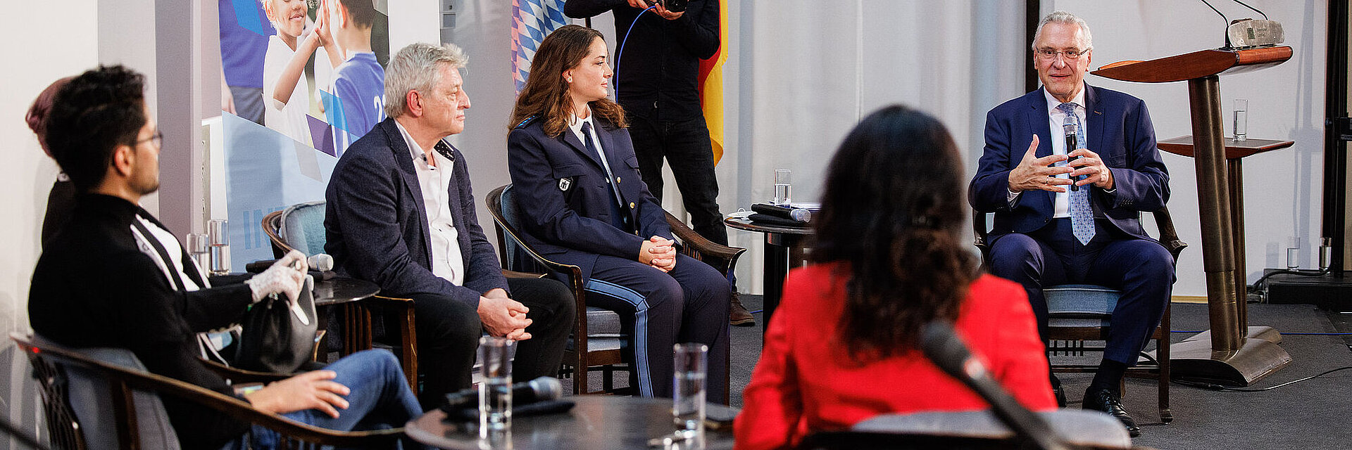 Innenminister Herrmann bei einer Podiumsdiskussion anl. des Anwerberabkommen mit der Türkei