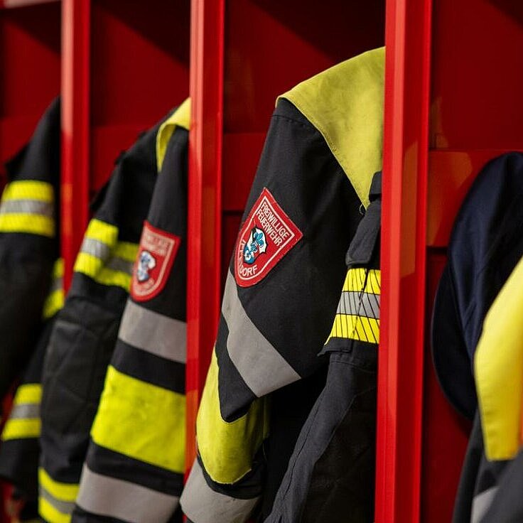Auf dem Bild sind meine Feuerwehrgarderobe