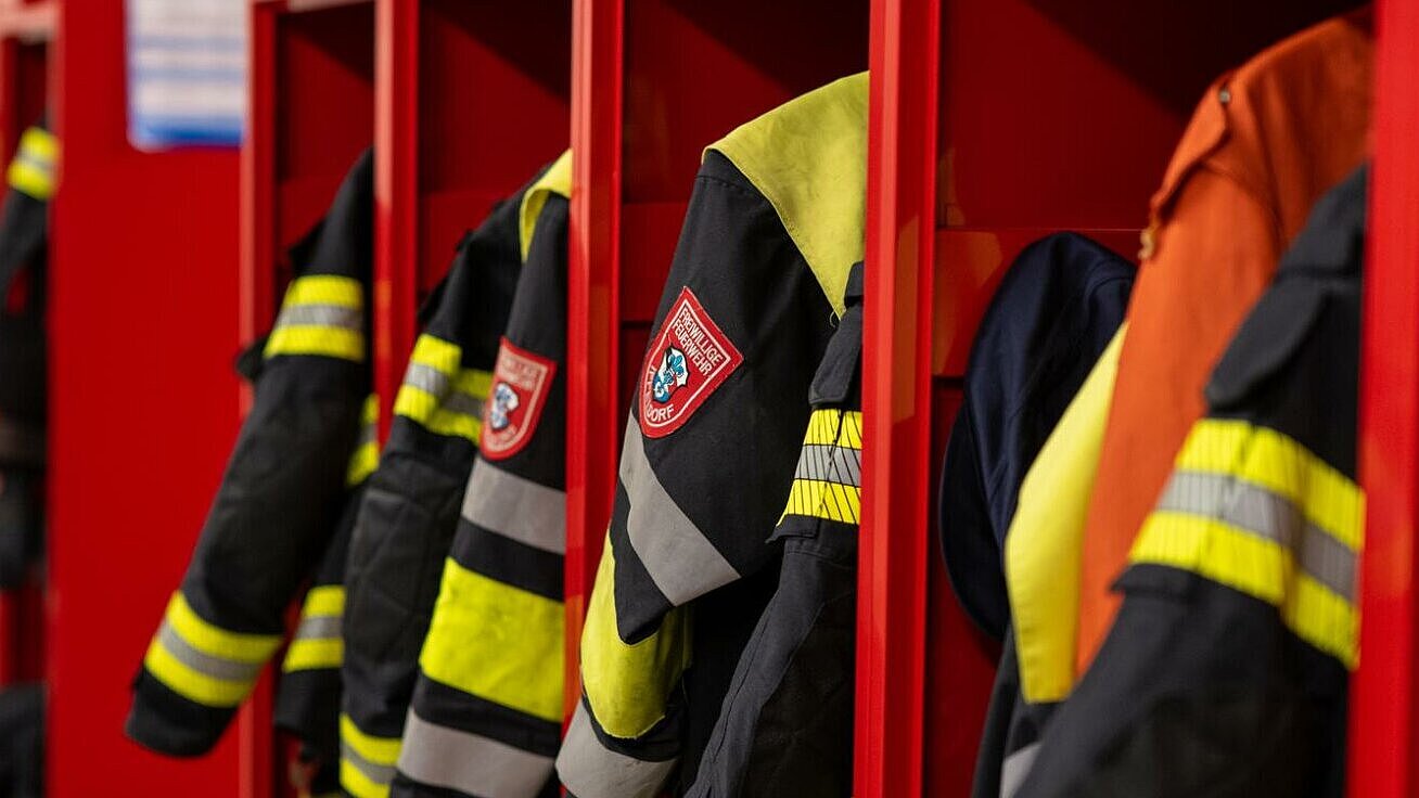 Auf dem Bild sind meine Feuerwehrgarderobe