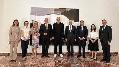 Auf dem Bild ist die bayerische Delegation um Innenminister Joachim Herrmann zu sehen gemeinsam mit dem albanischen Präsidenten Edi Rama