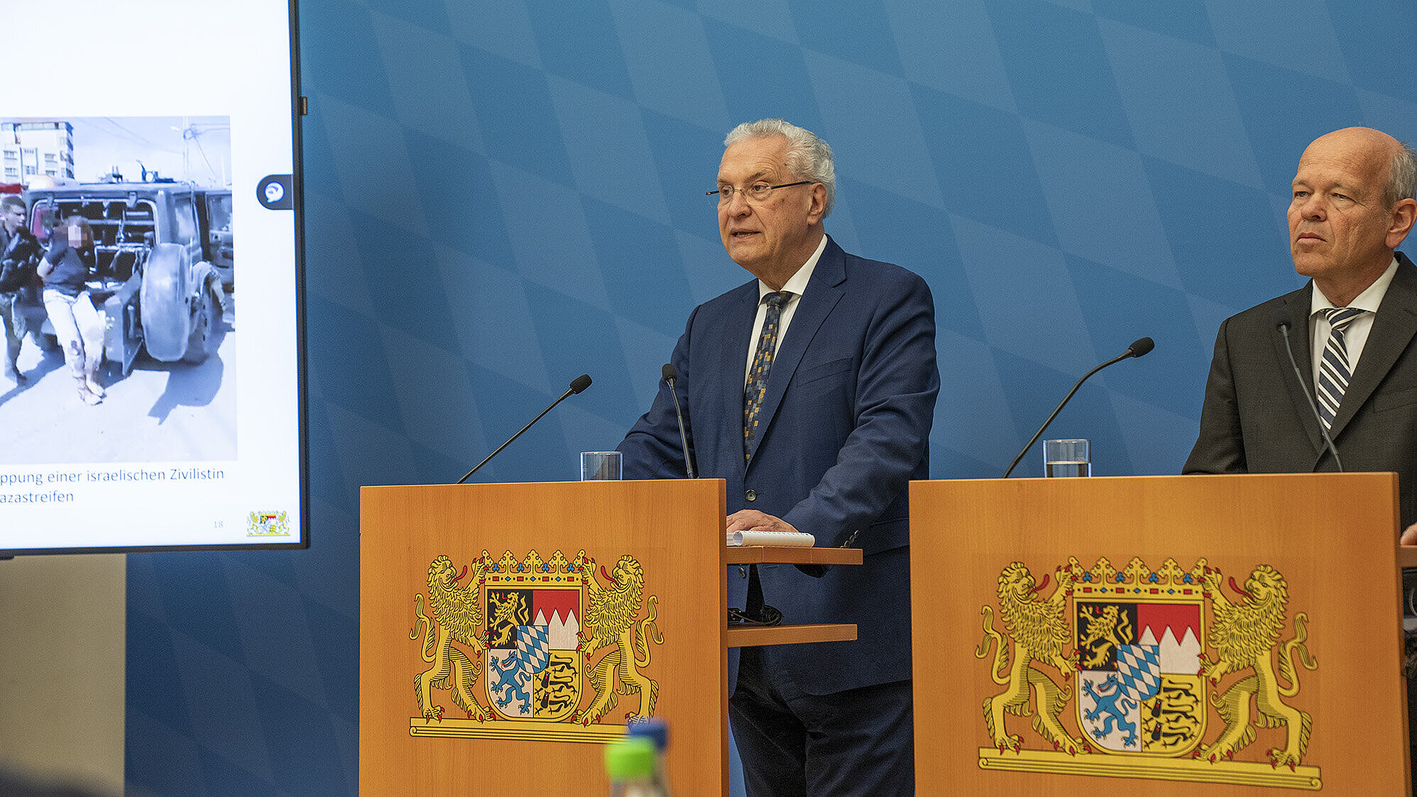 Bayerns Innenminister Joachim Herrmann heute bei der Vorstellung des Verfassungsschutzberichts 2023 gemeinsam mit Dr. Burkhard Körner, Präsident des Bayerischen Landesamts für Verfassungsschutz
