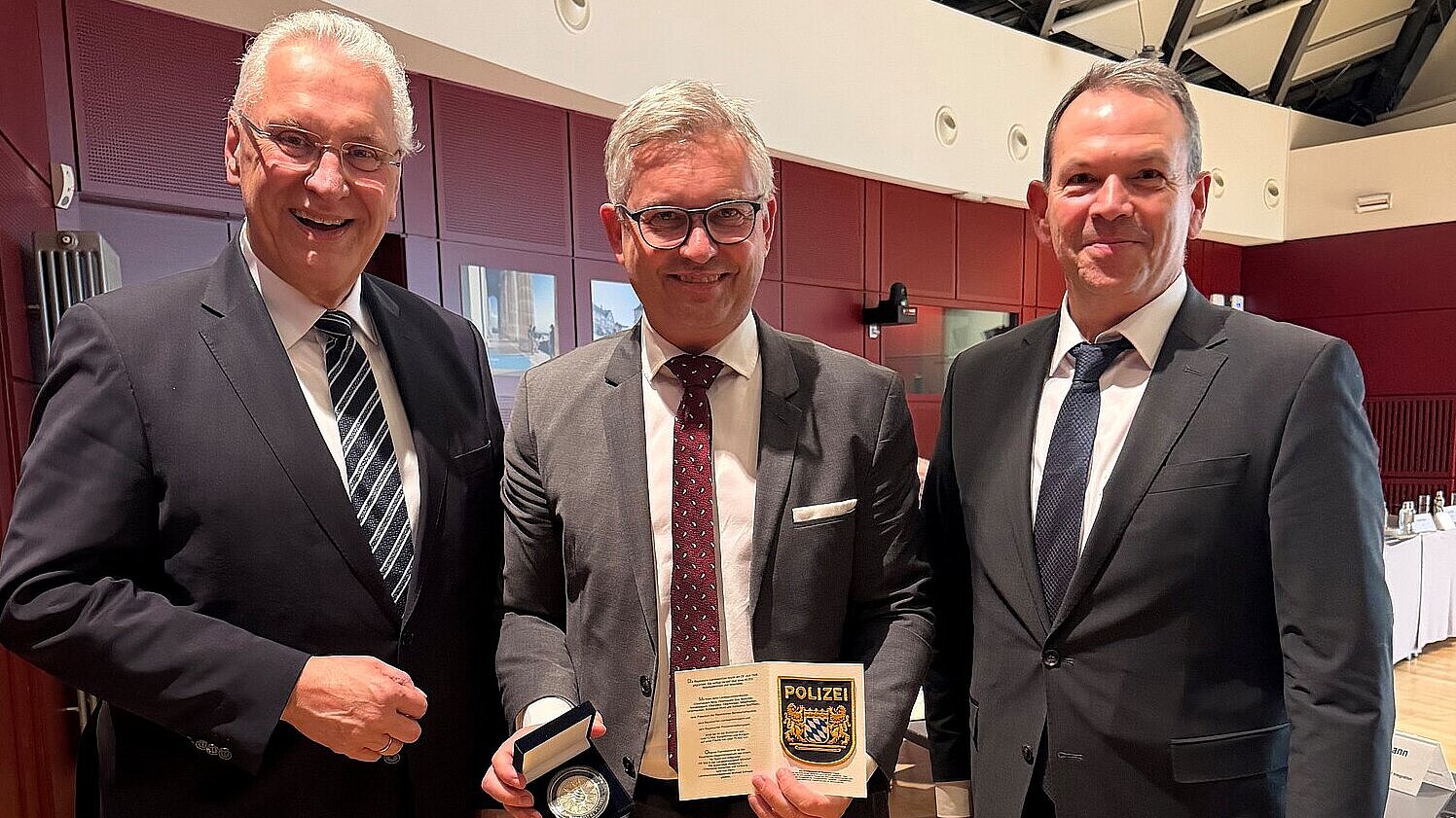 Herrmann, Brunner und Schwald, Brunner mit Medaille der Bayerischen Polizei