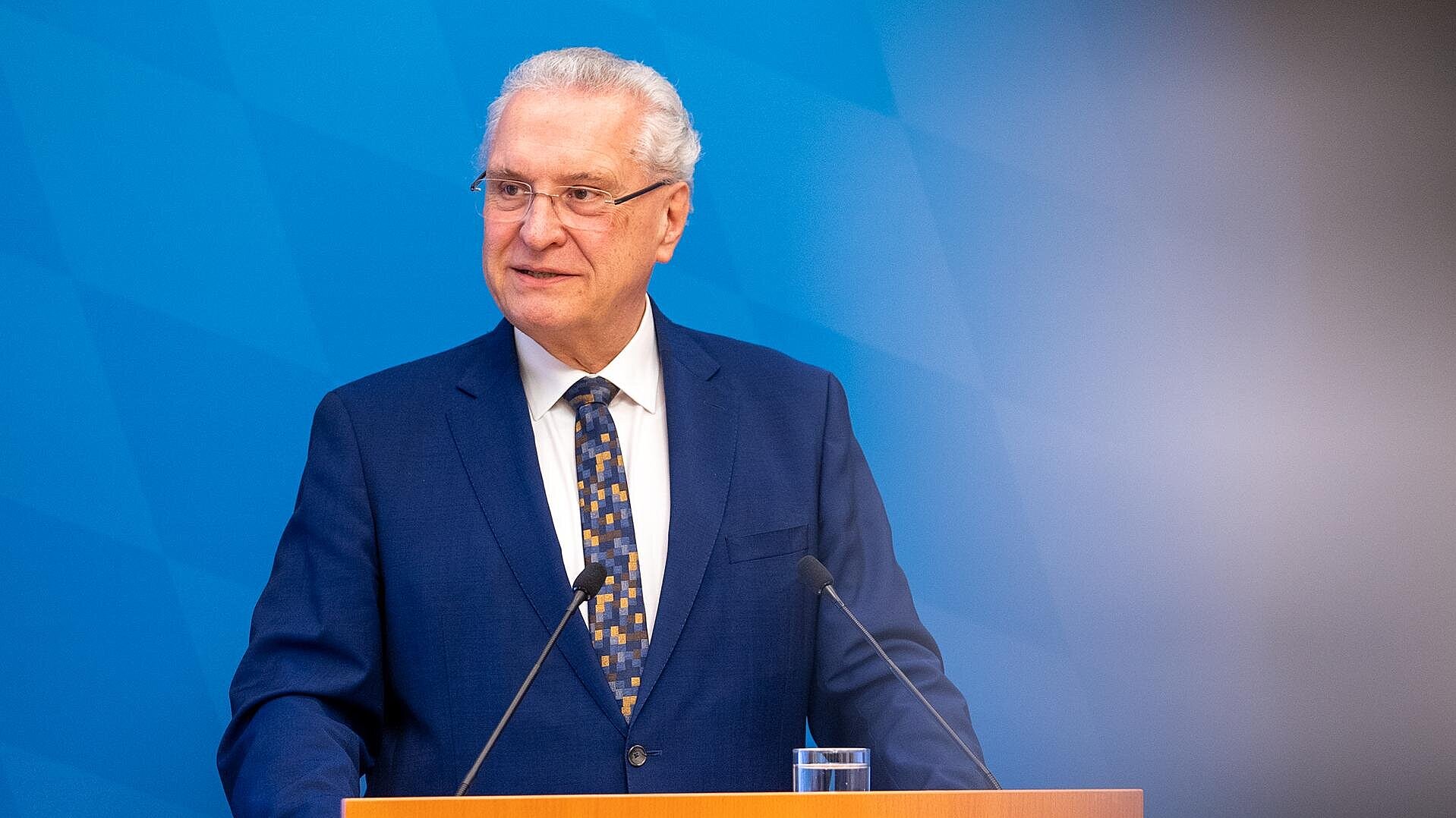 Innenminister Joachim Herrmann am Rednerpult