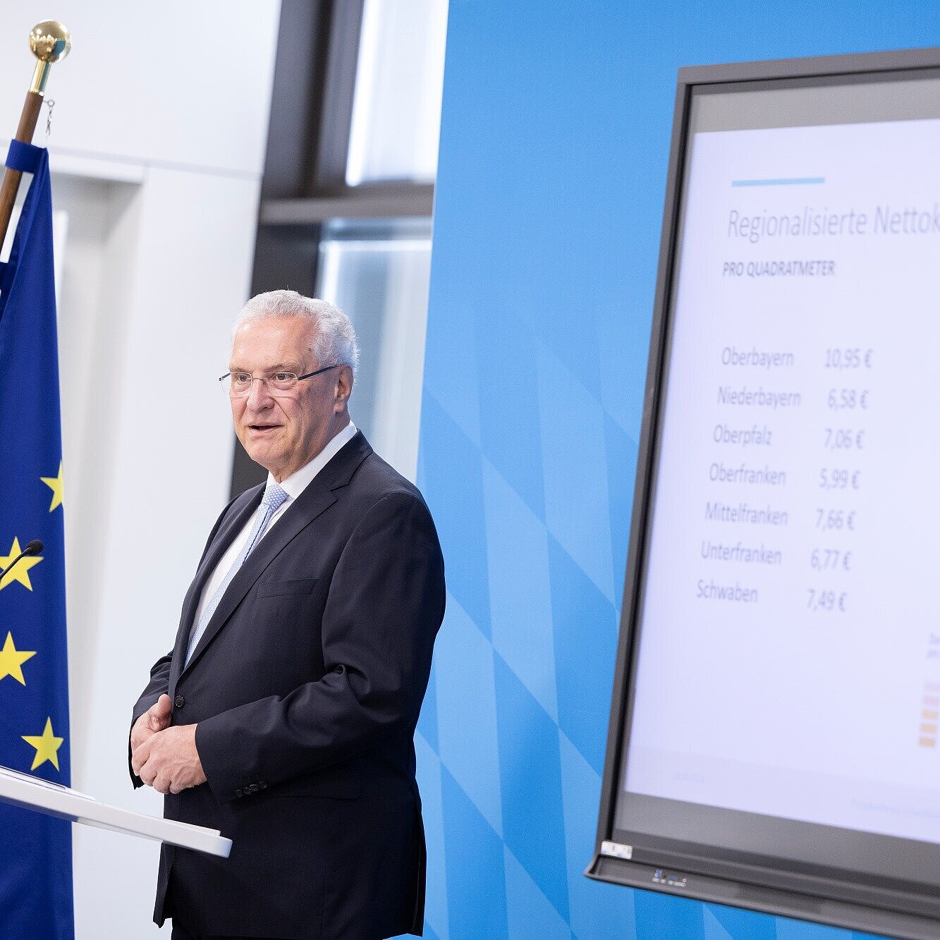 Herrmann bei Präsentation
