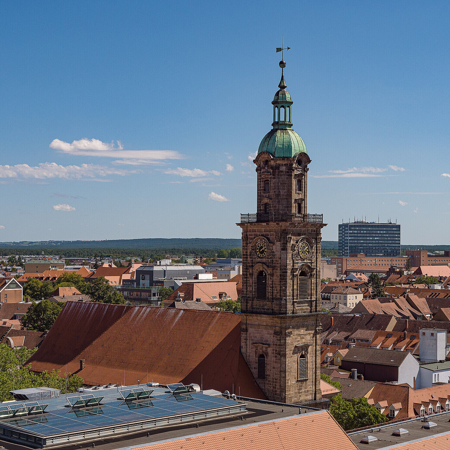 Blick auf die Kirche von Erlangen