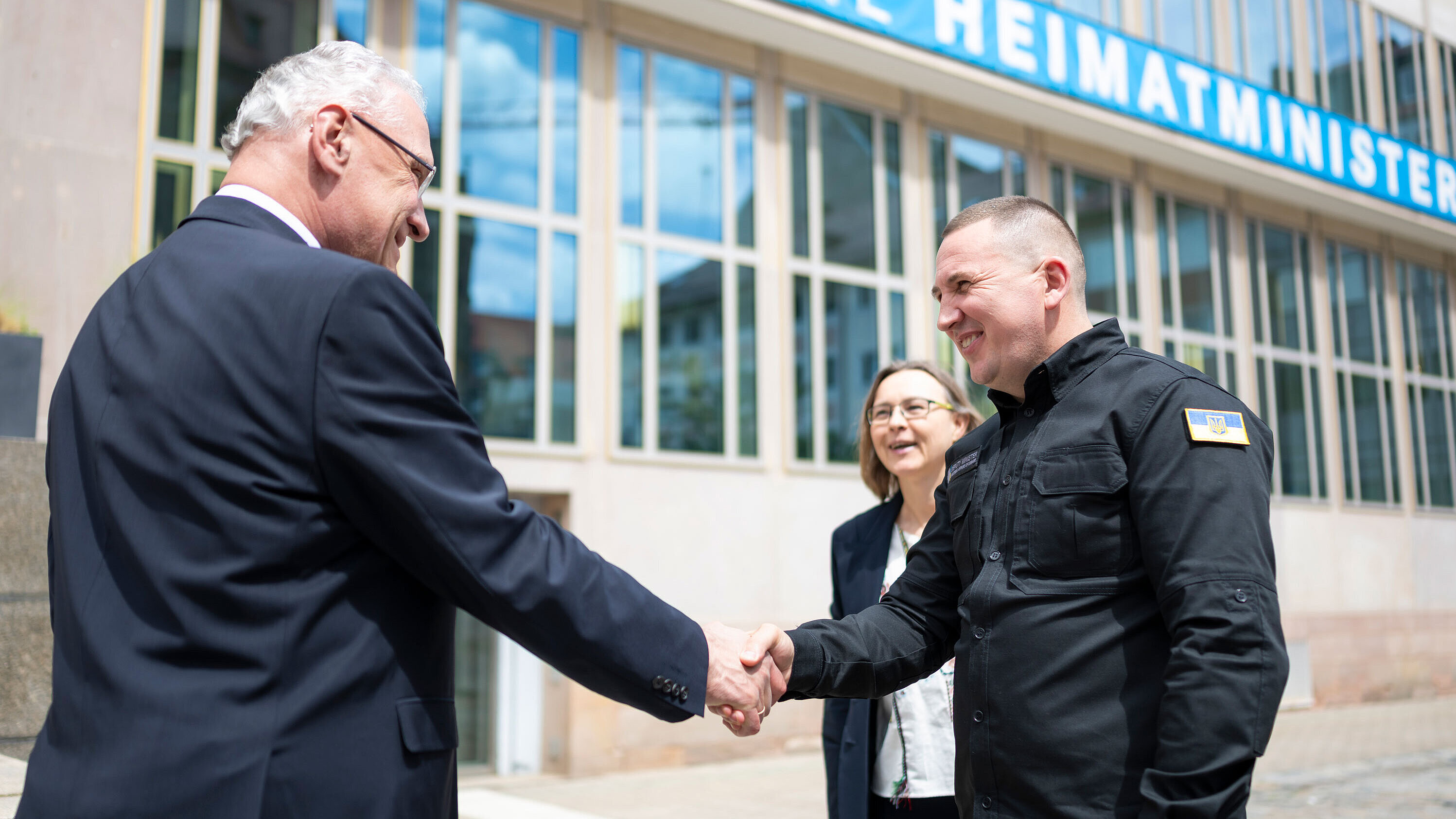 Handshake: Herrmann und Teteria