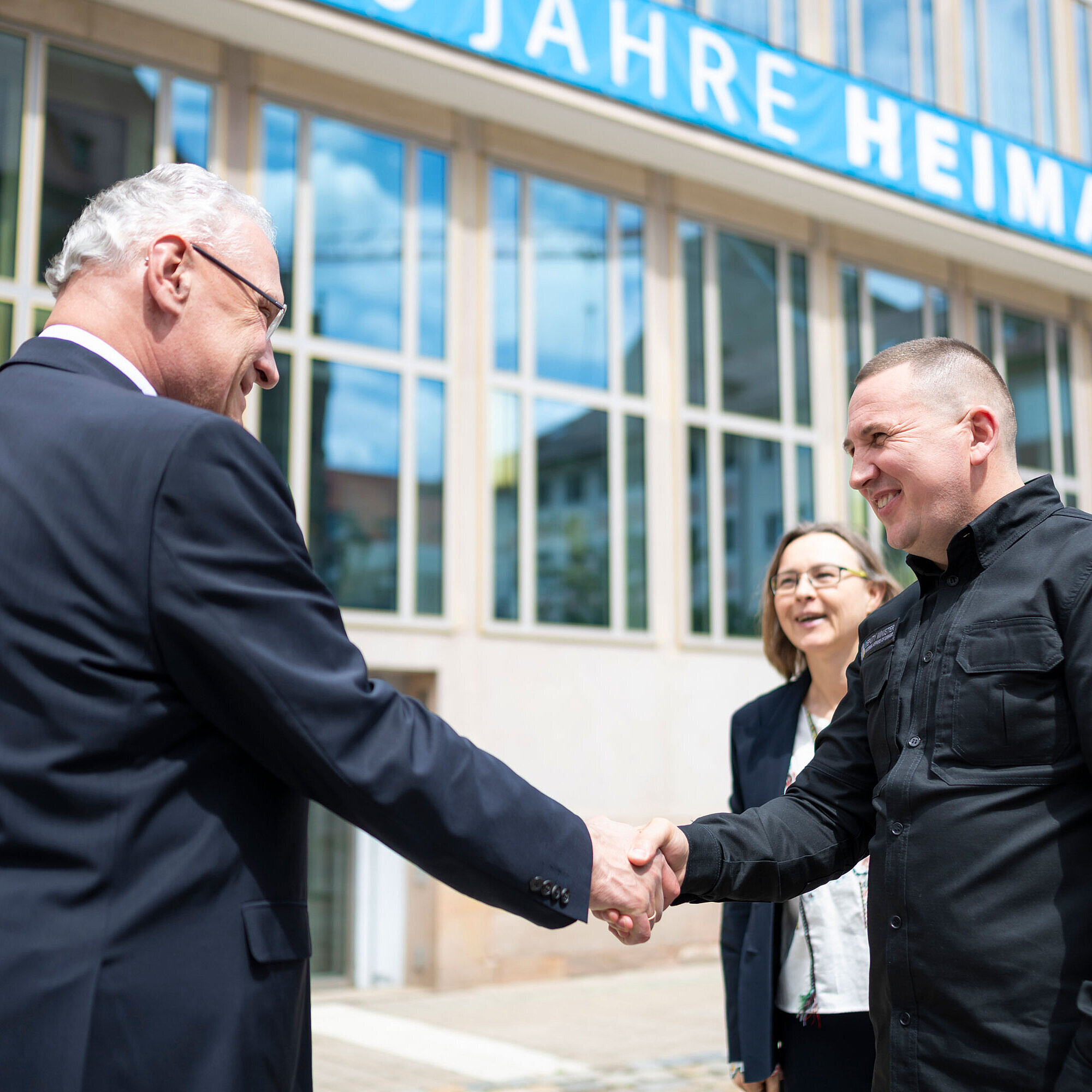 Handshake: Herrmann und Teteria