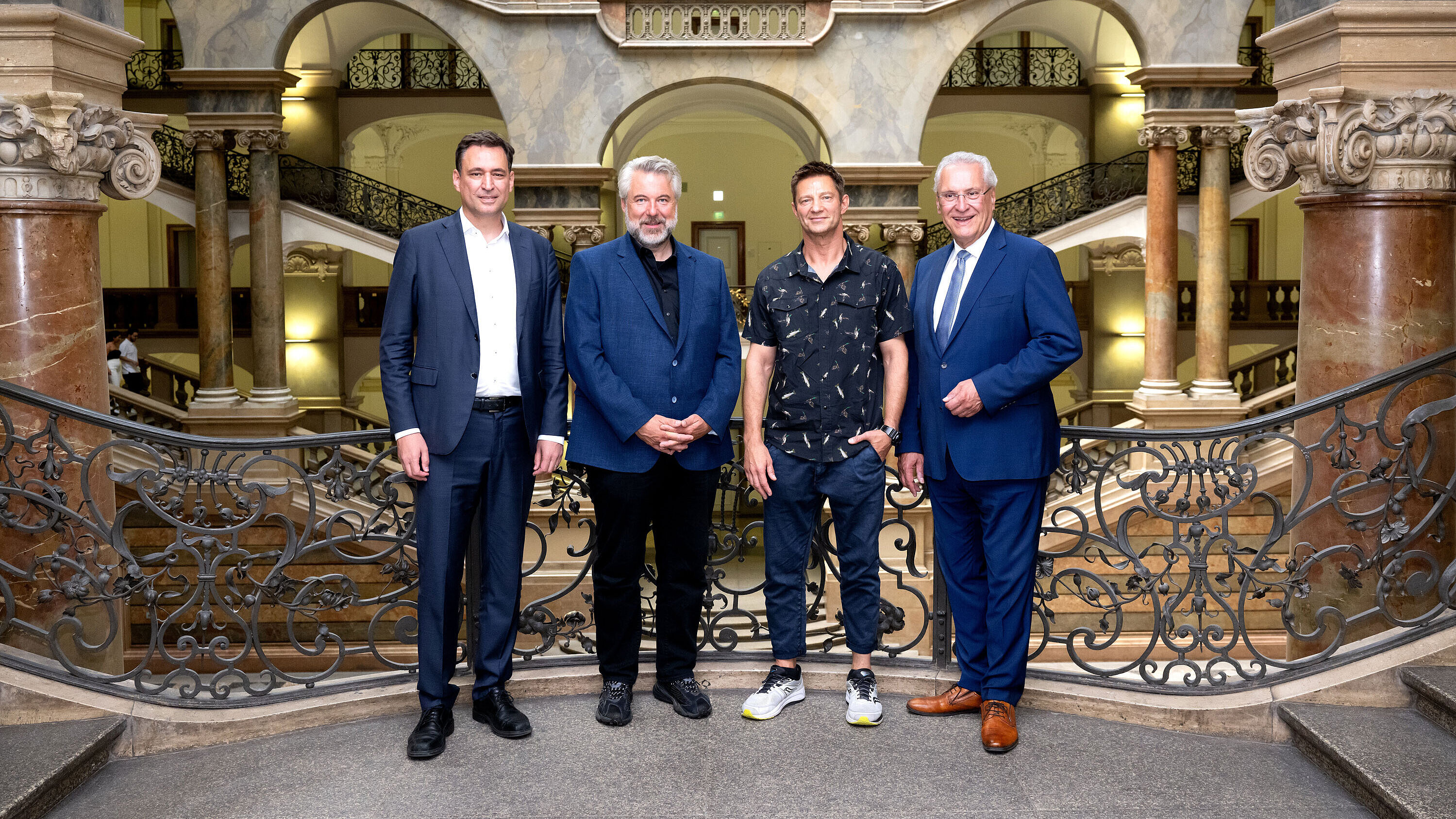 Justizminister Georg Eisenreich, Schauspieler Dieter Fischer, Schauspieler Igor Jeftic und Innenminister Joachim Herrmann