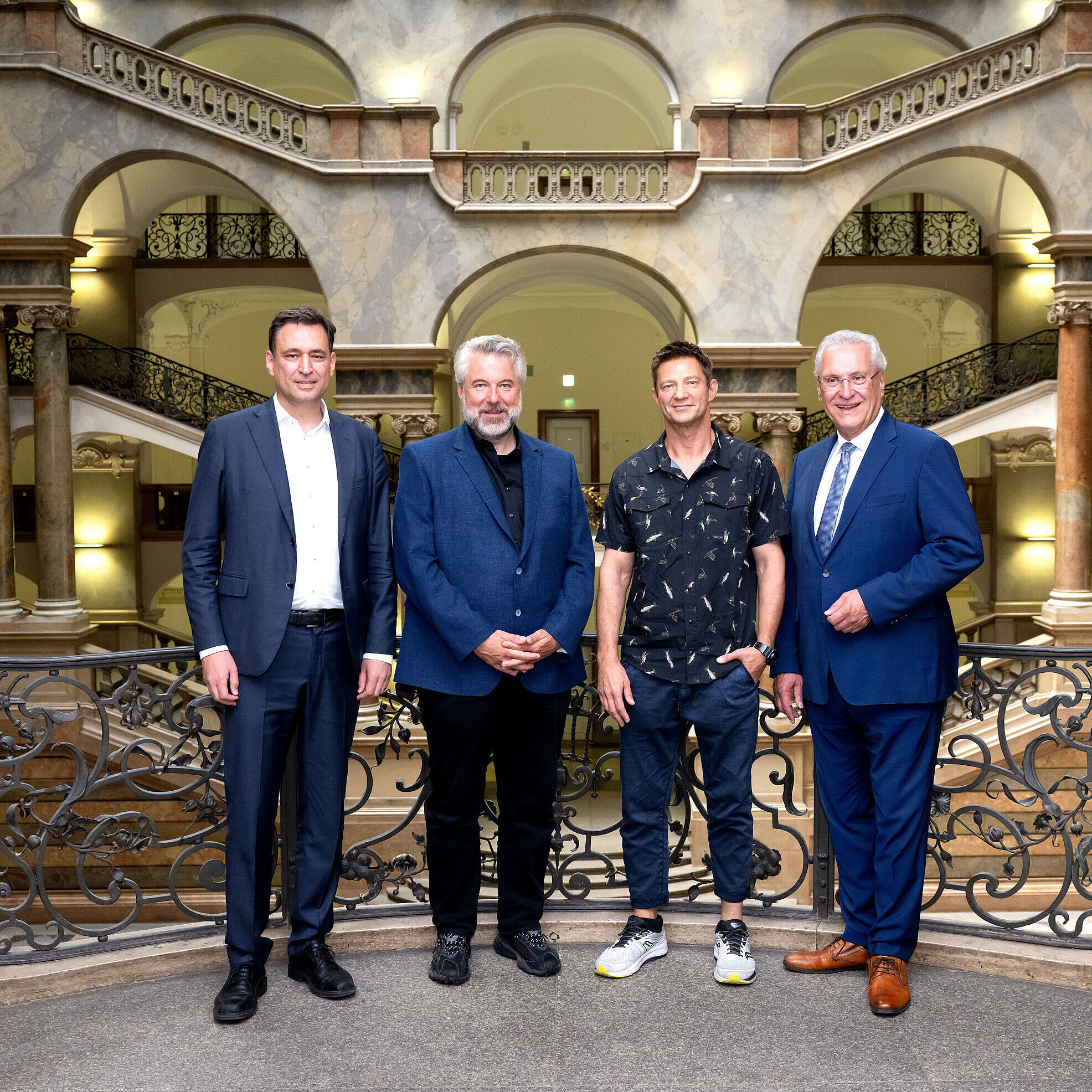 Justizminister Georg Eisenreich, Schauspieler Dieter Fischer, Schauspieler Igor Jeftic und Innenminister Joachim Herrmann