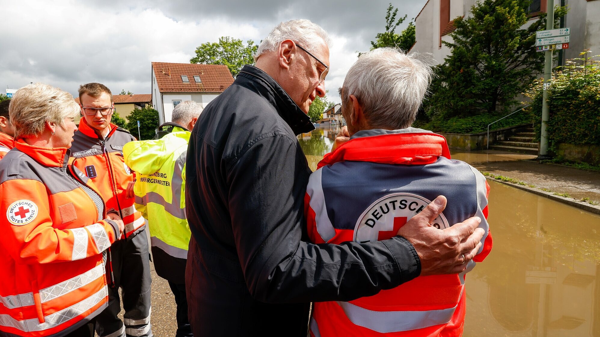 Herrmann mit Einsatzkräften