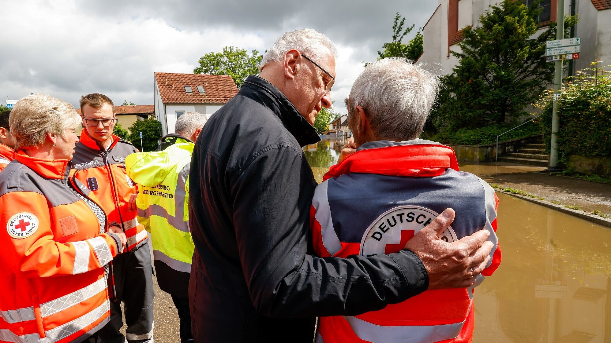 Herrmann mit Einsatzkräften