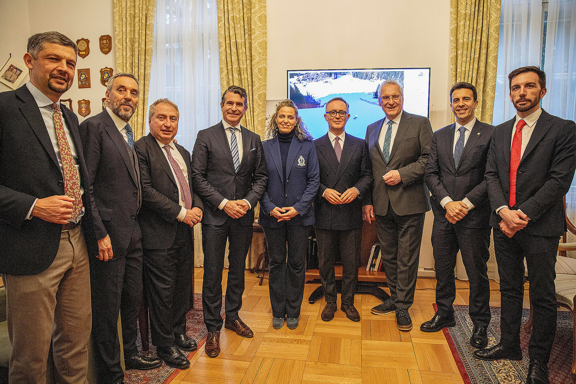 Gruppenbild mit Europaminister Eric Beißwenger, Innenminister Joachim Herrmann und Vertretern der italienischen Vertretung in München