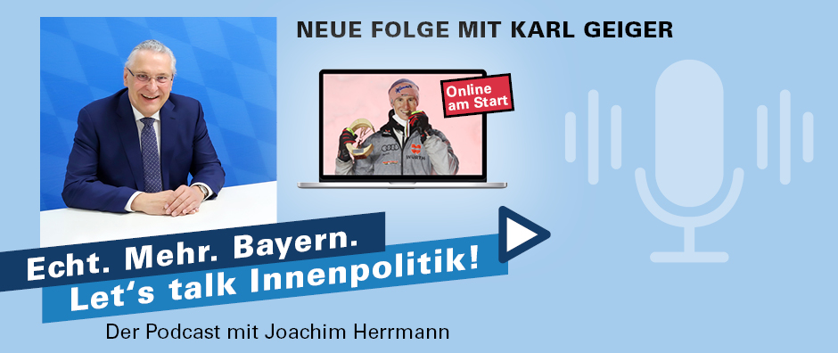 Links ist ein Foto von Innenminister Joachim Herrmann abgebildet und rechts daneben ein Foto mit Skiflug-Weltmeister Karl Geiger.  Auf der rechten Seite der Grafik ist das Symbolbild Podcast sichtbar.