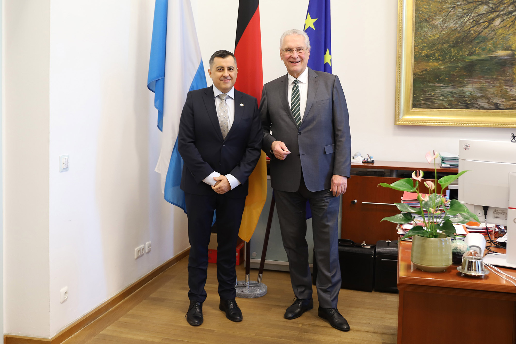 im Bild links der bulgarische Gerneralkonsul Stefan Ionkov, rechts Innenminister Joachim Herrmann